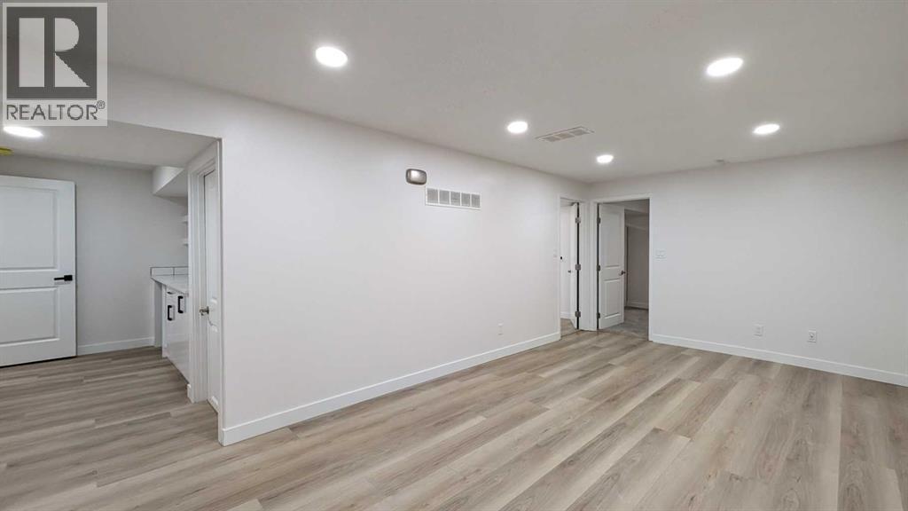 4 Harvey Place Sw, Calgary, Alberta  T2V 3A5 - Photo 20 - A2267449