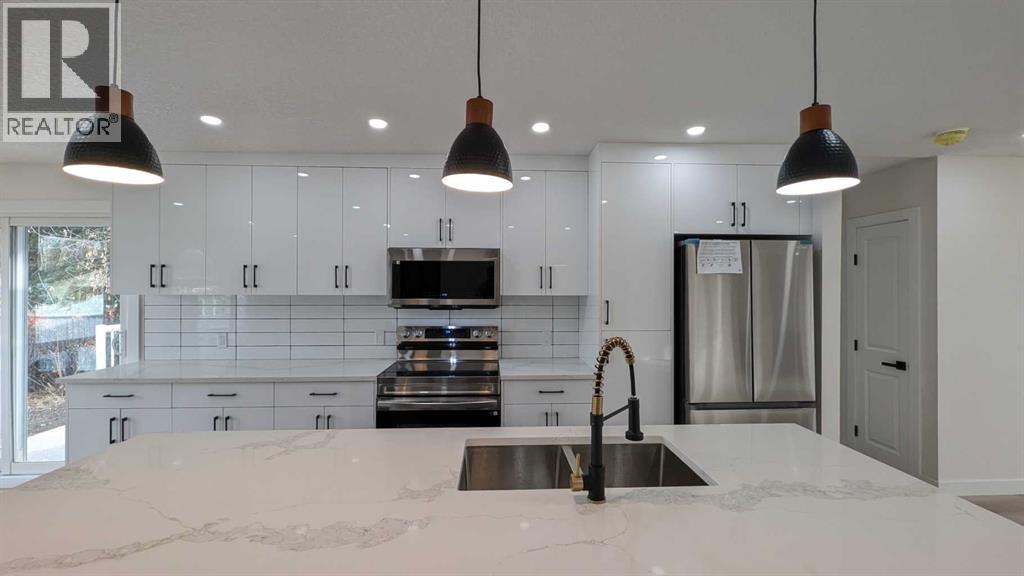 4 Harvey Place Sw, Calgary, Alberta  T2V 3A5 - Photo 6 - A2267449