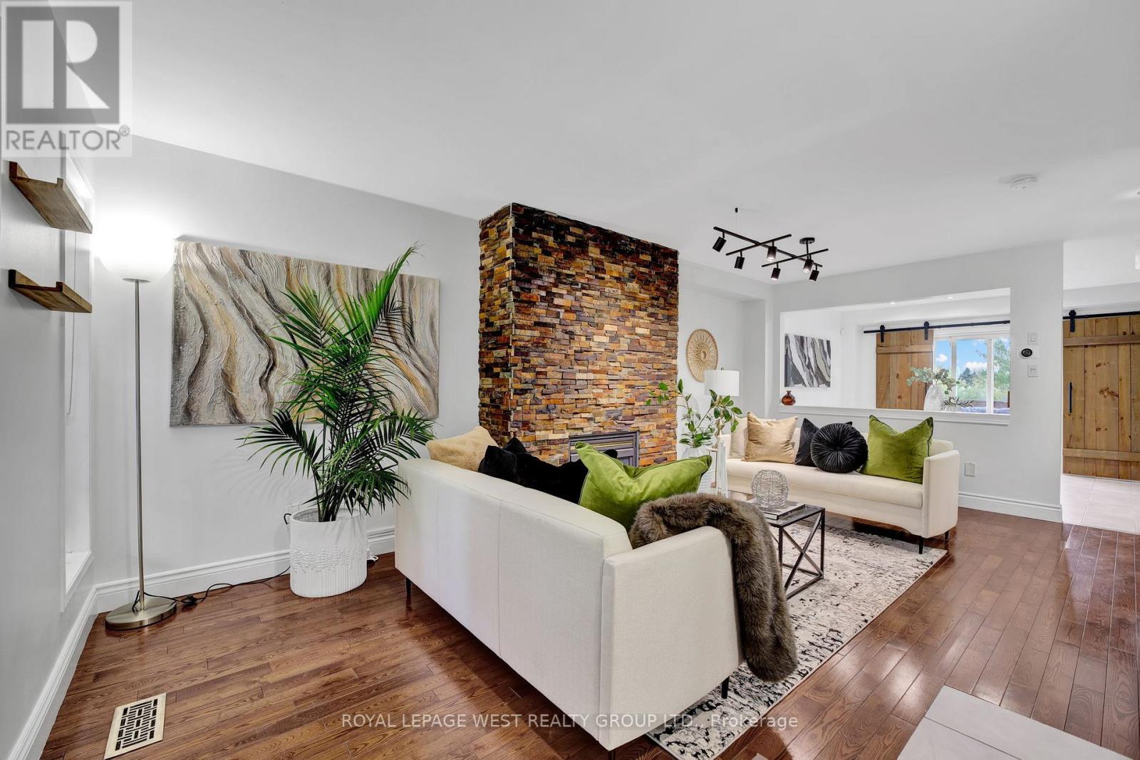 272 Wildberry Crescent, Vaughan (Vellore Village), Ontario  L4H 2H7 - Photo 5 - N12498126