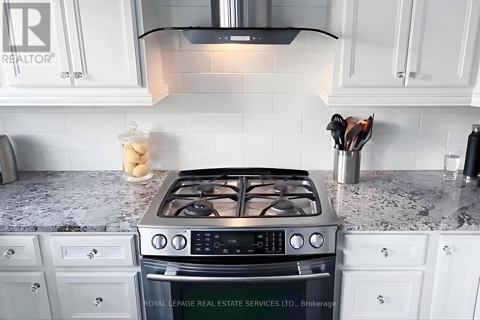 2384 Hollybrook Drive, Oakville, Ontario  L6M 4S8 - Photo 10 - W12462696