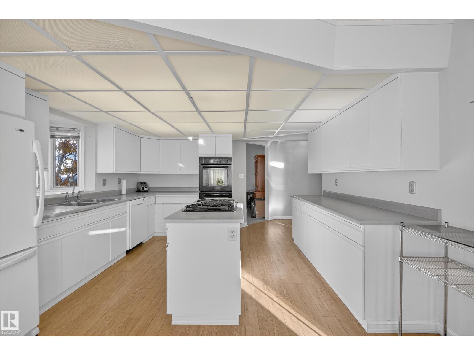 9807 154 Av Nw, Edmonton, Alberta  T5X 5R2 - Photo 16 - E4464317