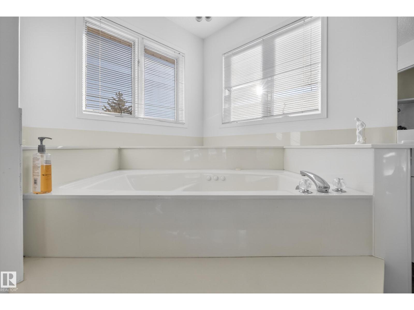 9807 154 Av Nw, Edmonton, Alberta  T5X 5R2 - Photo 42 - E4464317