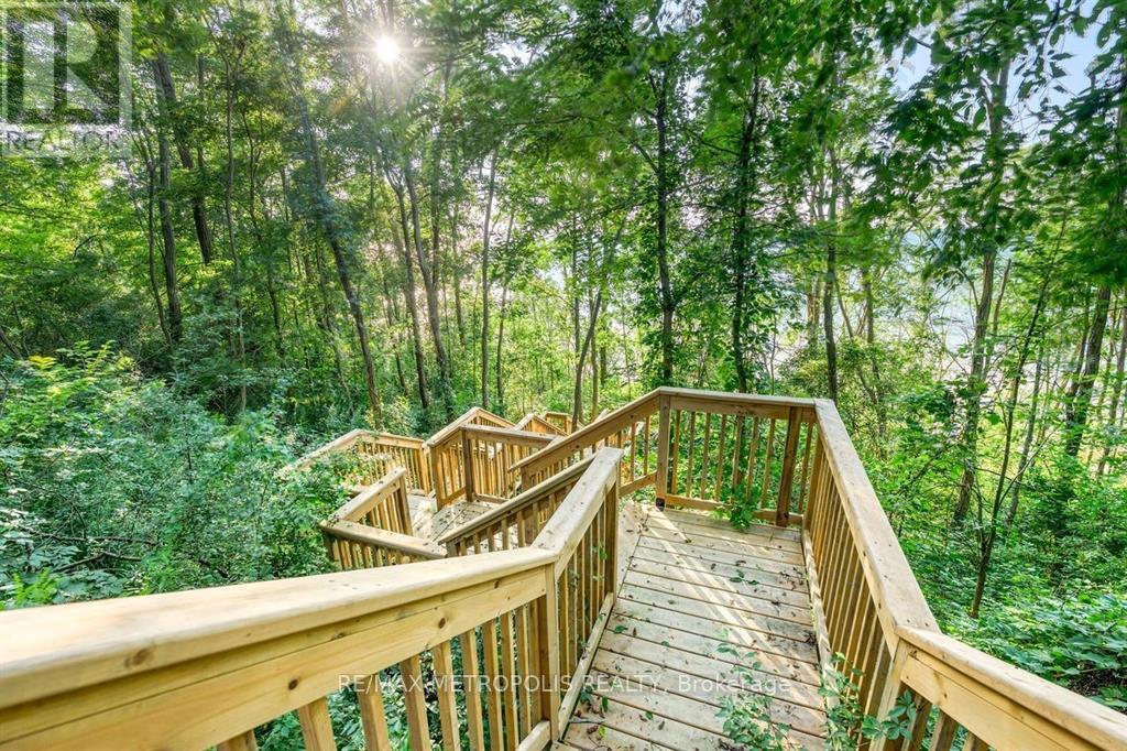 7011 Blue Coast Heights, Plympton-Wyoming (Plympton Wyoming), Ontario  N0N 1E0 - Photo 22 - X12498174