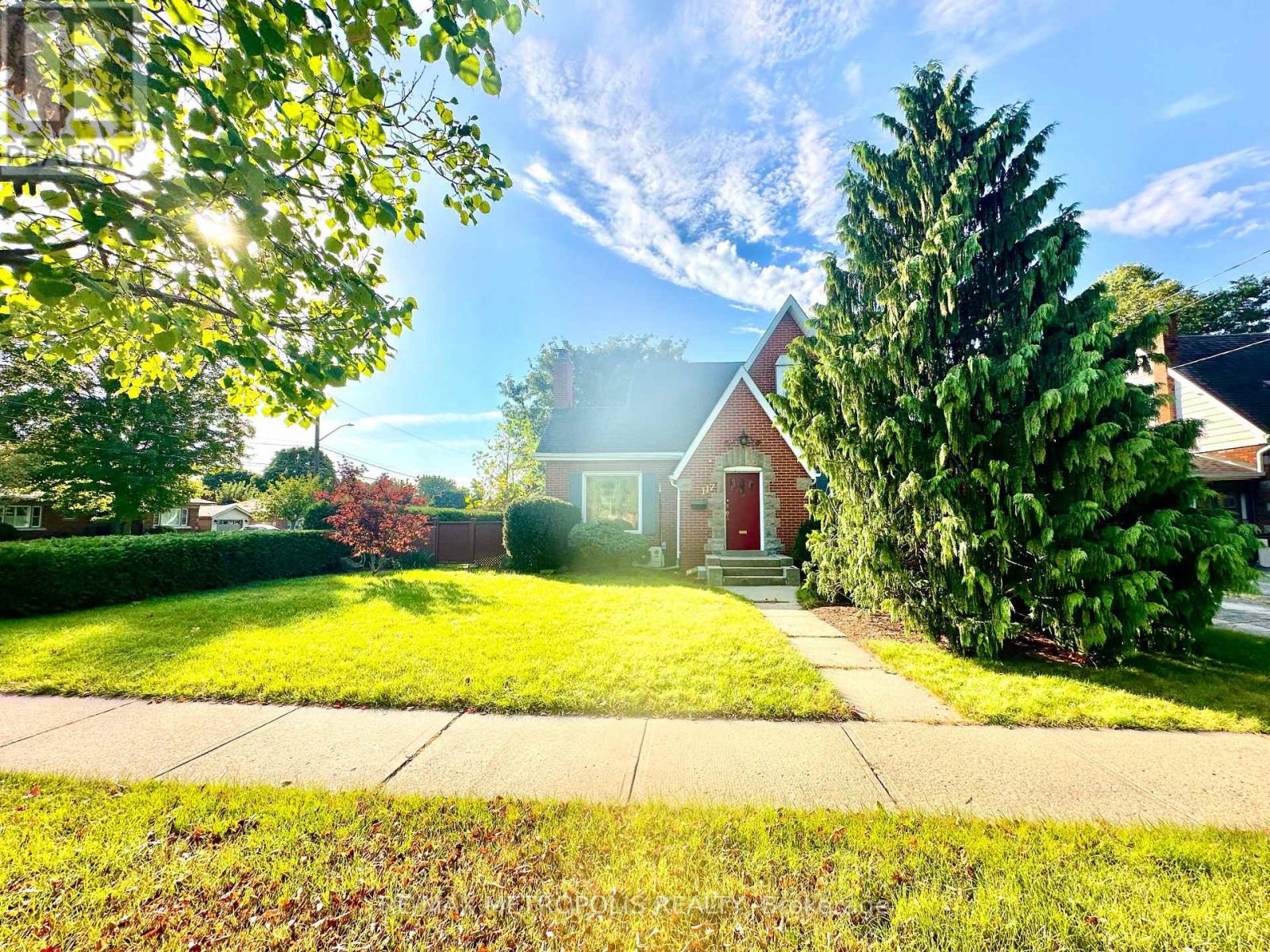 117 Queensway Drive, Brantford, Ontario  N3R 4X1 - Photo 1 - X12498176