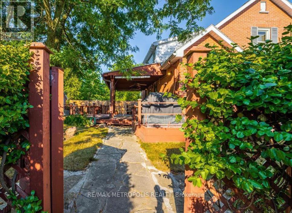 117 Queensway Drive, Brantford, Ontario  N3R 4X1 - Photo 22 - X12498176