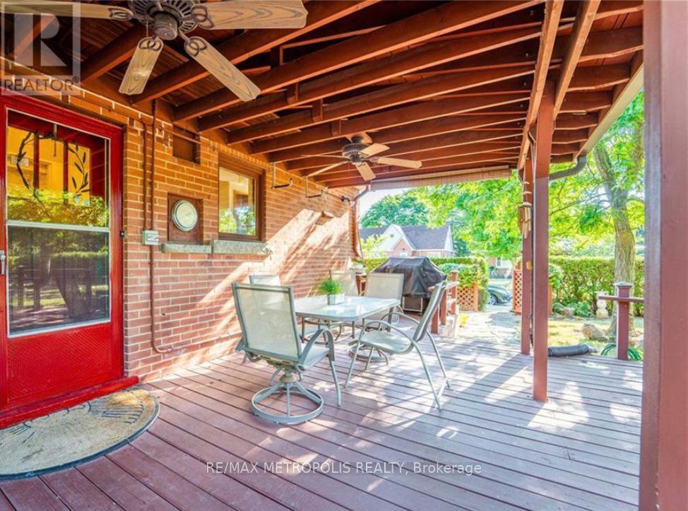 117 Queensway Drive, Brantford, Ontario  N3R 4X1 - Photo 23 - X12498176