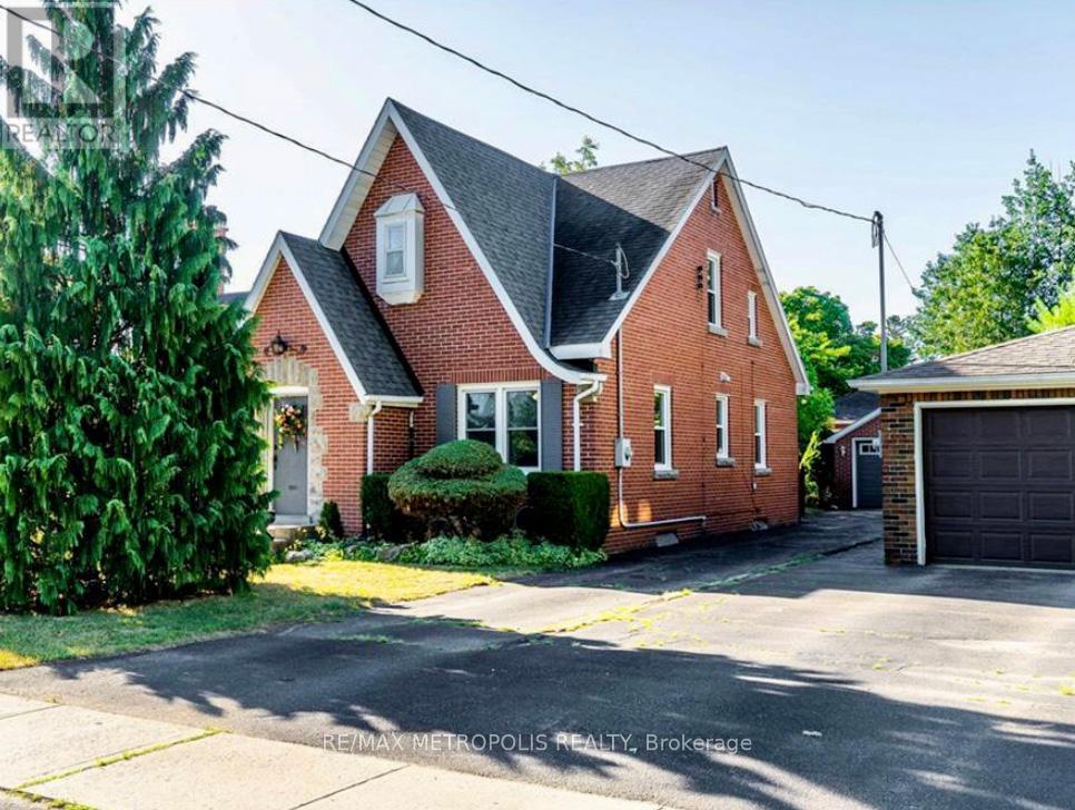 117 Queensway Drive, Brantford, Ontario  N3R 4X1 - Photo 3 - X12498176