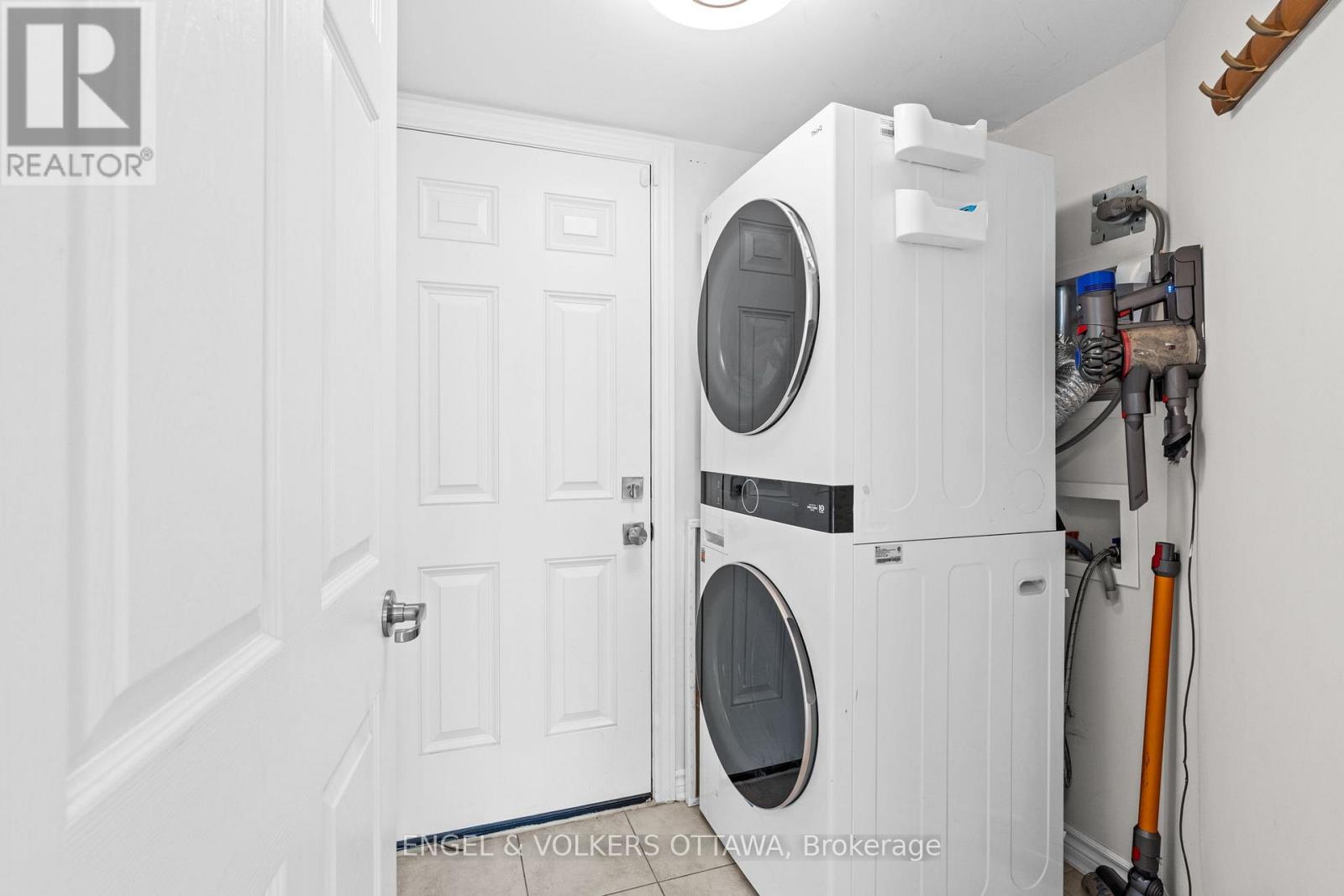 349 Pumpkinseed Crescent, Ottawa, Ontario  K2J 6K1 - Photo 11 - X12498220