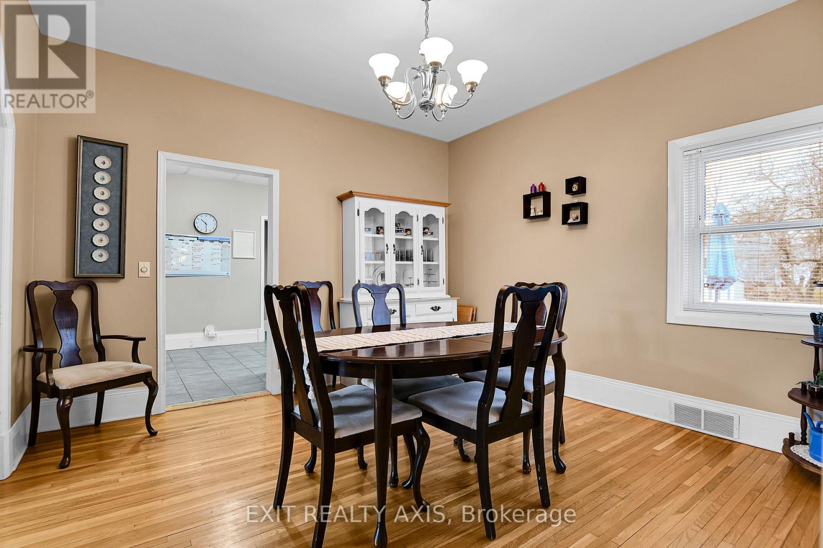 44 Main Street W, Westport, Ontario  K0G 1X0 - Photo 13 - X12498222