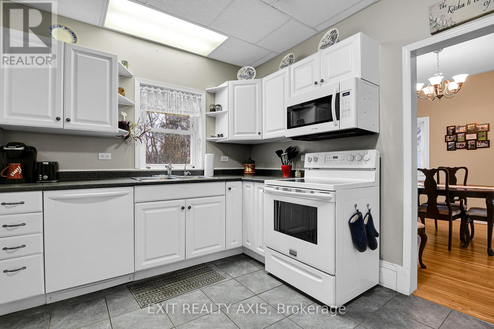 44 Main Street W, Westport, Ontario  K0G 1X0 - Photo 14 - X12498222