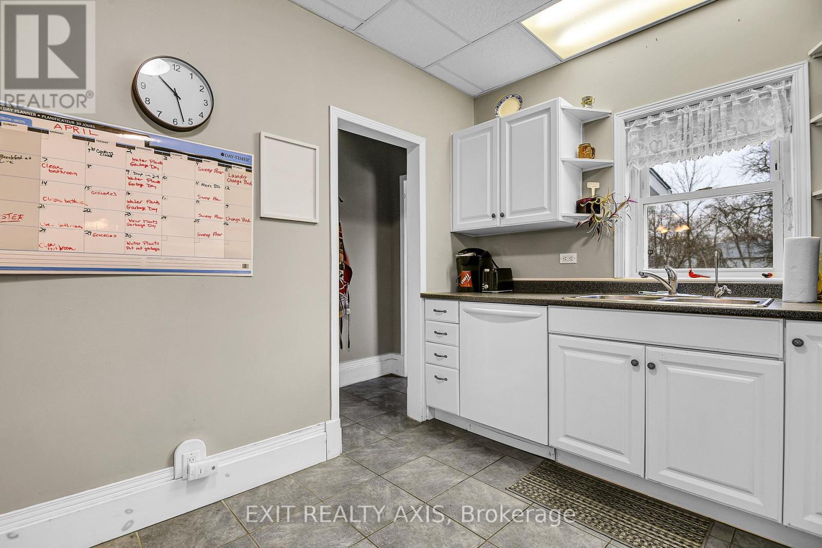 44 Main Street W, Westport, Ontario  K0G 1X0 - Photo 17 - X12498222