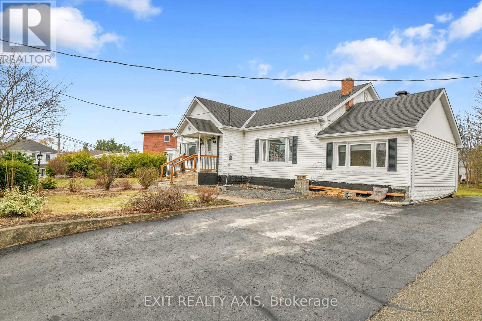 44 Main Street W, Westport, Ontario  K0G 1X0 - Photo 2 - X12498222