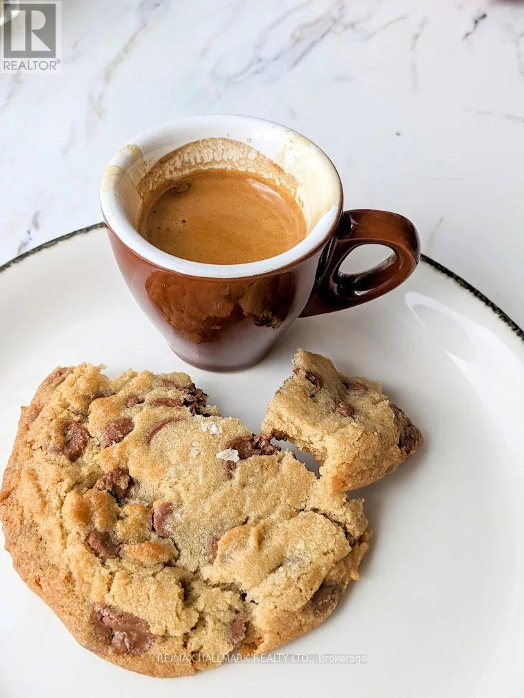 2674 Yonge Street, Toronto, Ontario  M4N 2H7 - Photo 10 - C12297831