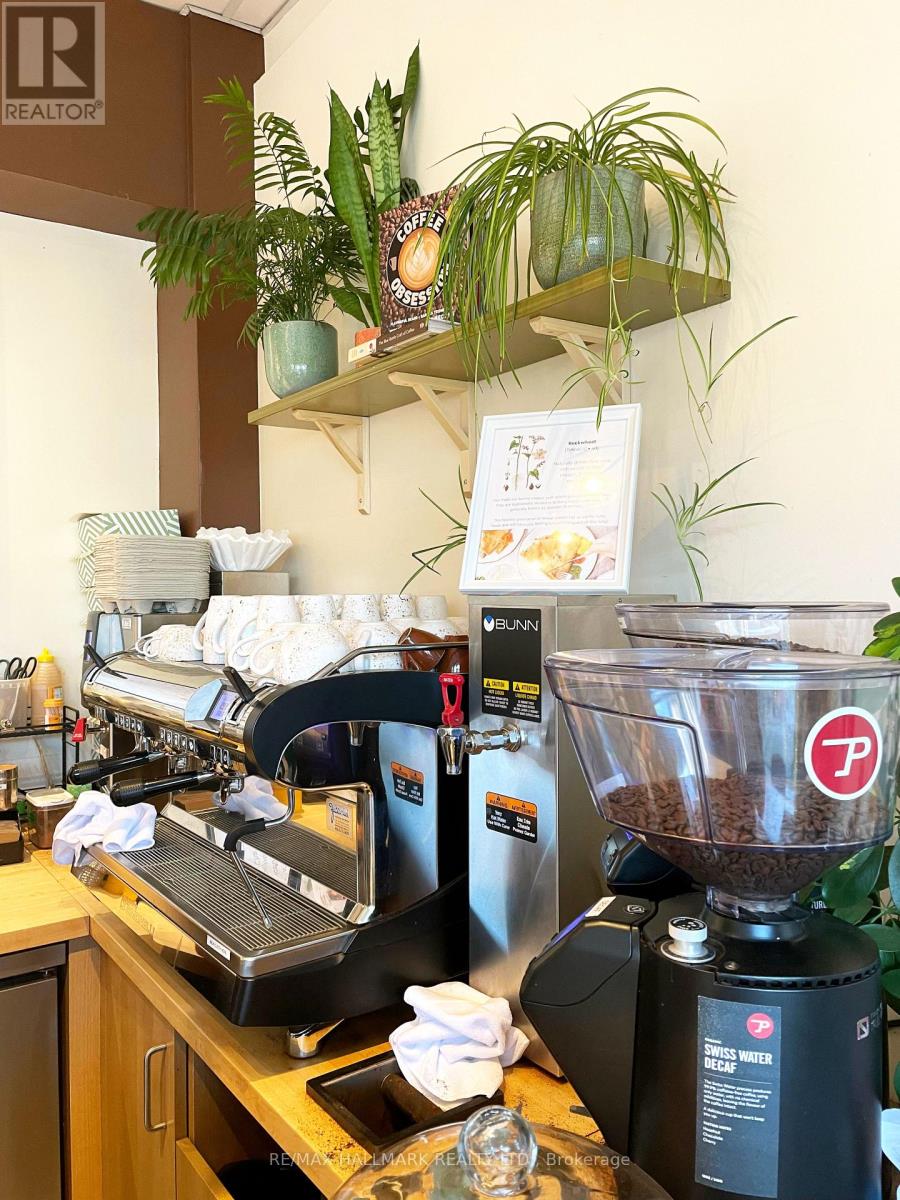 2674 Yonge Street, Toronto, Ontario  M4N 2H7 - Photo 7 - C12297831