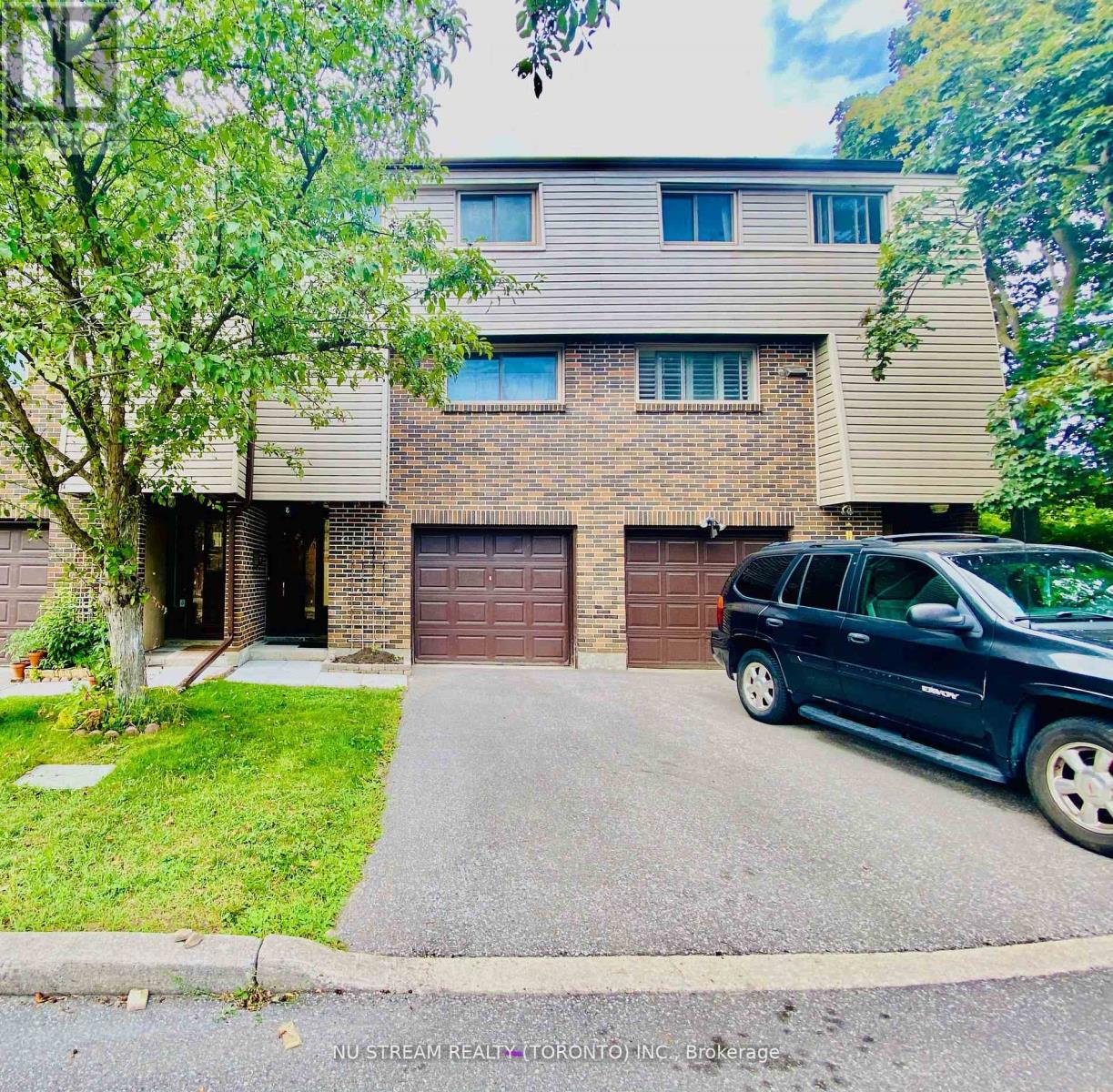 2 - 2020 PHARMACY AVENUE, Toronto, Ontario