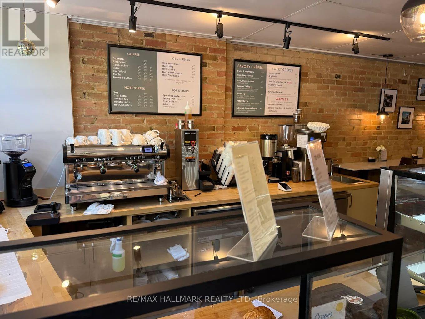 221 Roncesvalles Avenue, Toronto, Ontario  M6R 2L6 - Photo 4 - W12297761