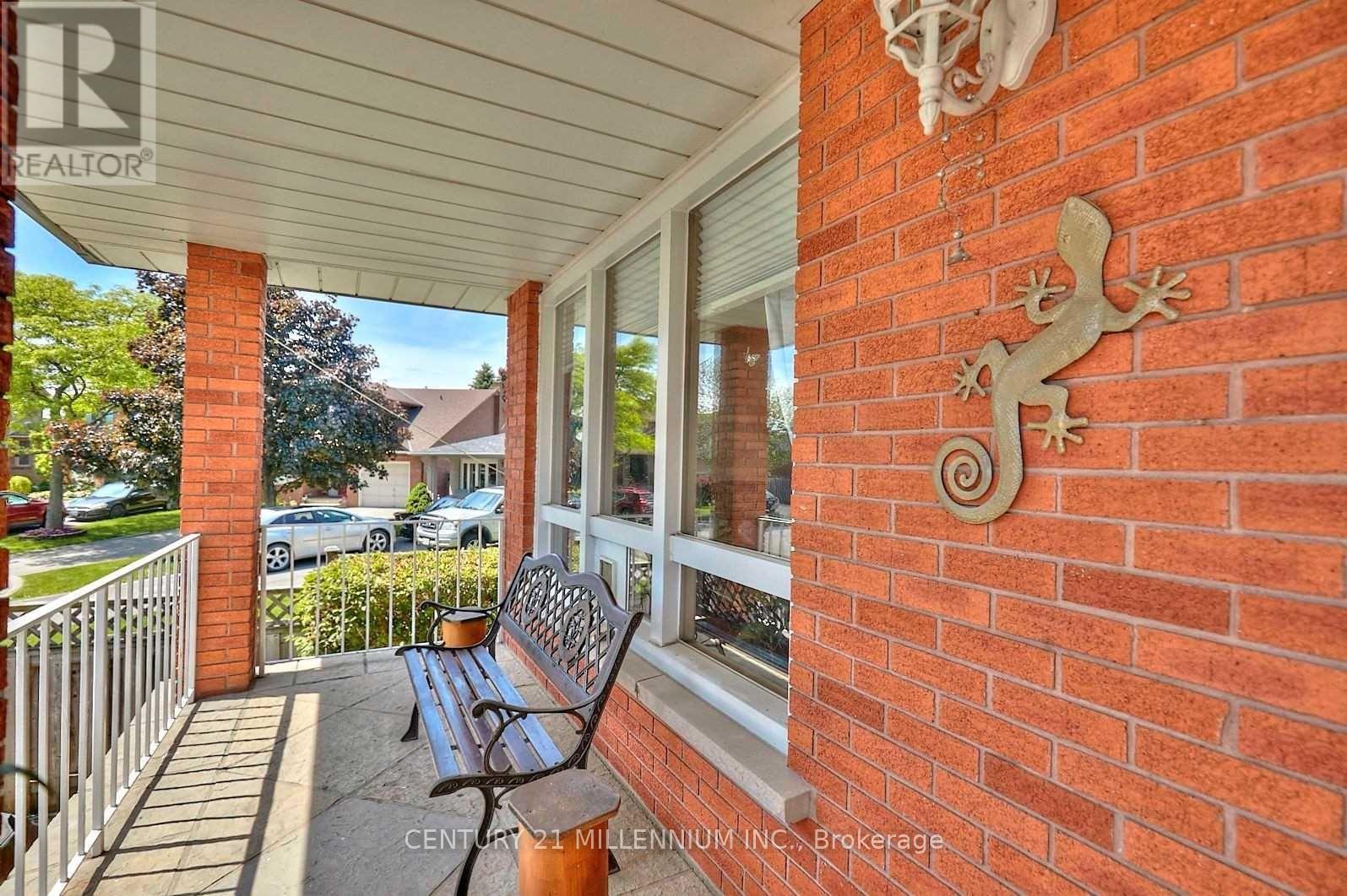 10 Homeland Avenue, Hamilton, Ontario  L8E 4X2 - Photo 6 - X12398149