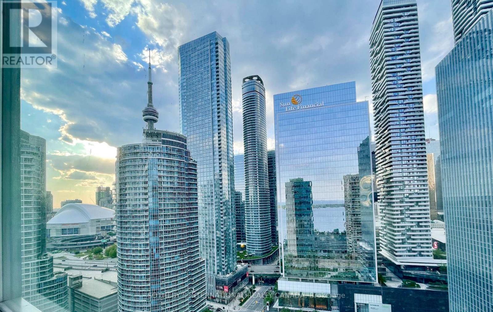 3002 - 77 Harbour Square, Toronto, Ontario  M5J 2S2 - Photo 2 - C12498186