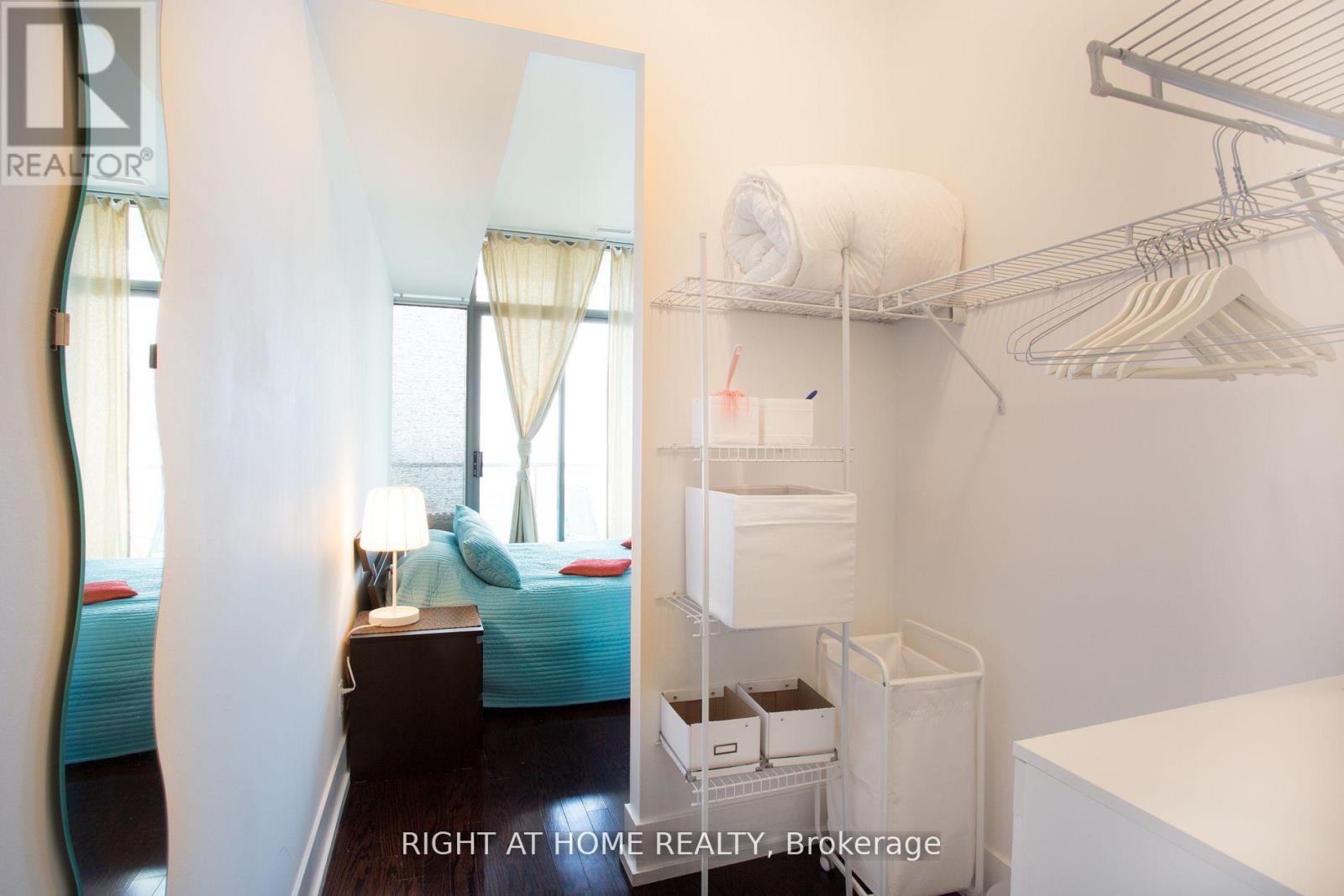 4207 - 33 Charles Street E, Toronto, Ontario  M4Y 0A2 - Photo 10 - C12498228