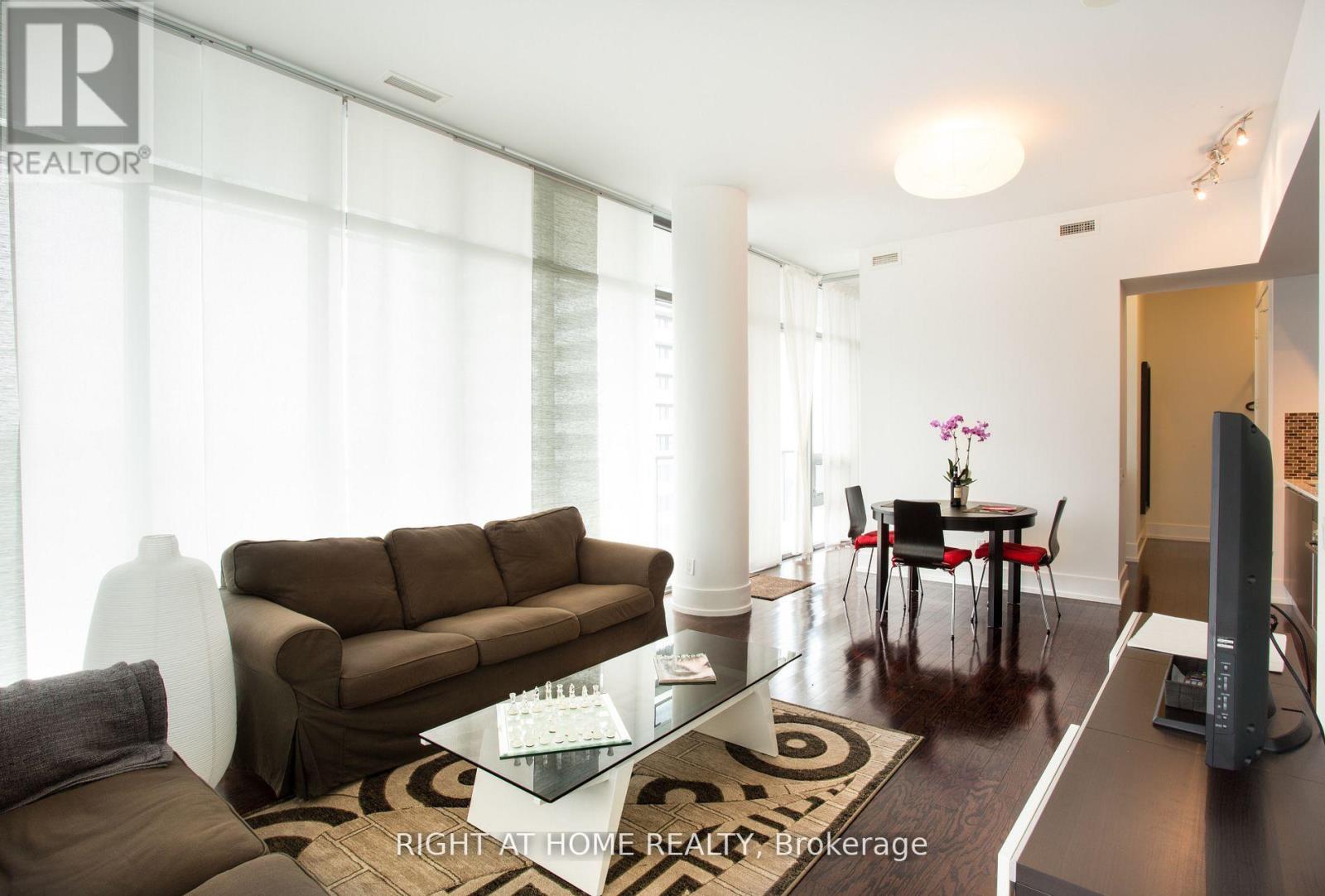 4207 - 33 Charles Street E, Toronto, Ontario  M4Y 0A2 - Photo 2 - C12498228