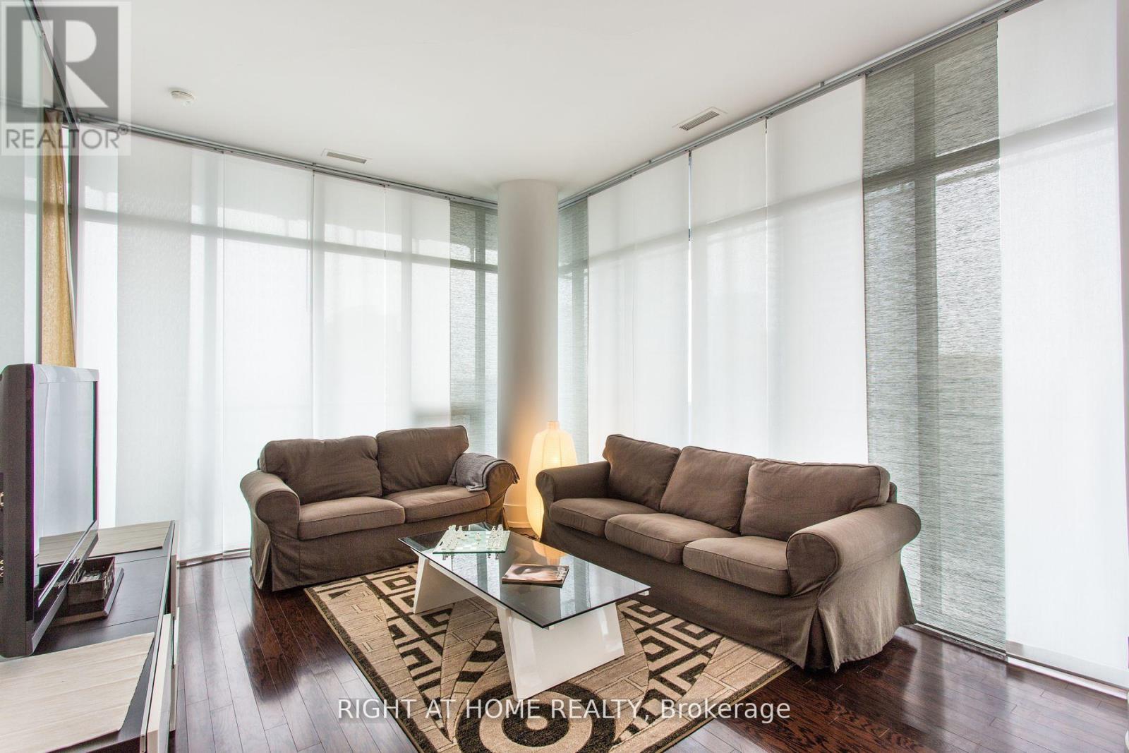 4207 - 33 Charles Street E, Toronto, Ontario  M4Y 0A2 - Photo 3 - C12498228