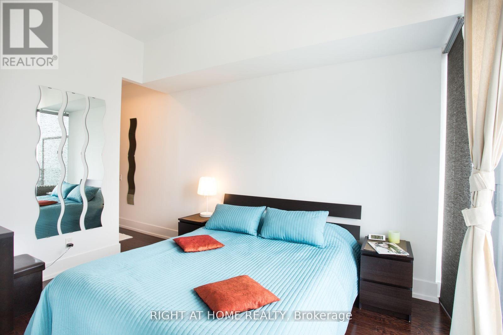 4207 - 33 Charles Street E, Toronto, Ontario  M4Y 0A2 - Photo 9 - C12498228