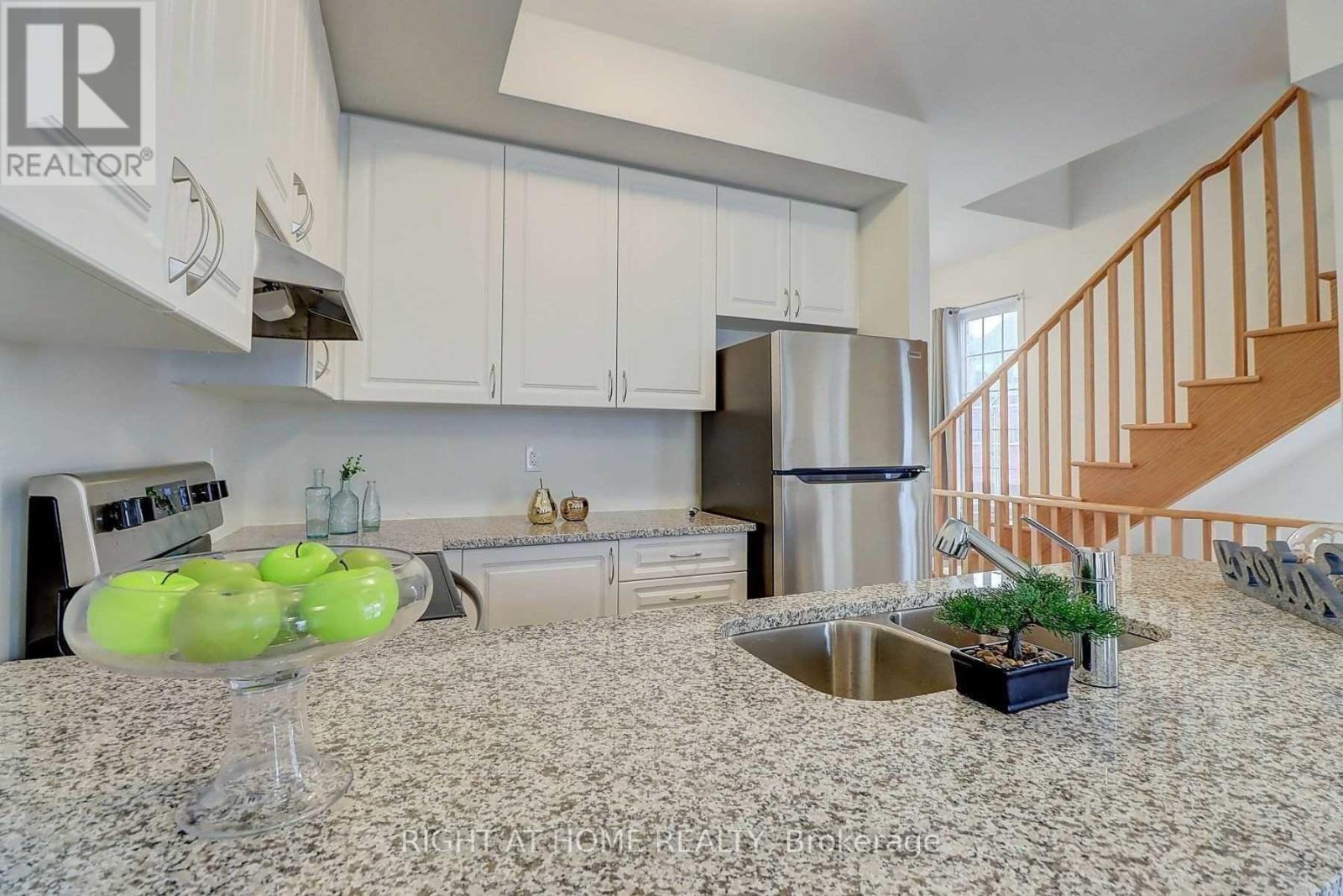 2552 Earleville Path, Oshawa, Ontario  L1L 0P9 - Photo 7 - E12498182