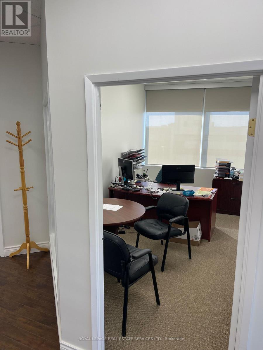 411 - 9140 Leslie Street, Richmond Hill, Ontario  L4B 0A9 - Photo 11 - N12498218