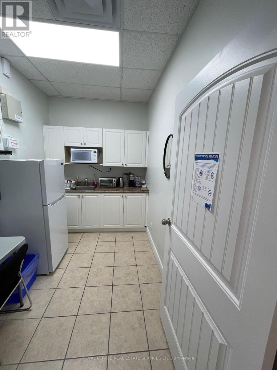 411 - 9140 Leslie Street, Richmond Hill, Ontario  L4B 0A9 - Photo 6 - N12498218