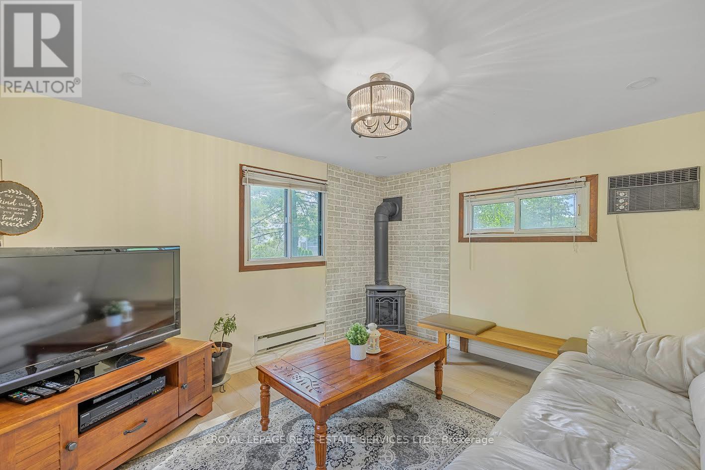 34 Nancy Street, Wasaga Beach, Ontario  L9Z 2K5 - Photo 7 - S12498214