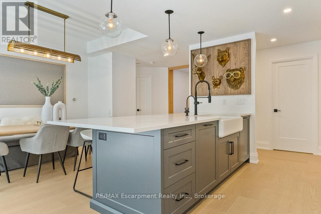 103 - 40 Old Mill Road, Oakville, Ontario  L6J 7W2 - Photo 14 - W12498242