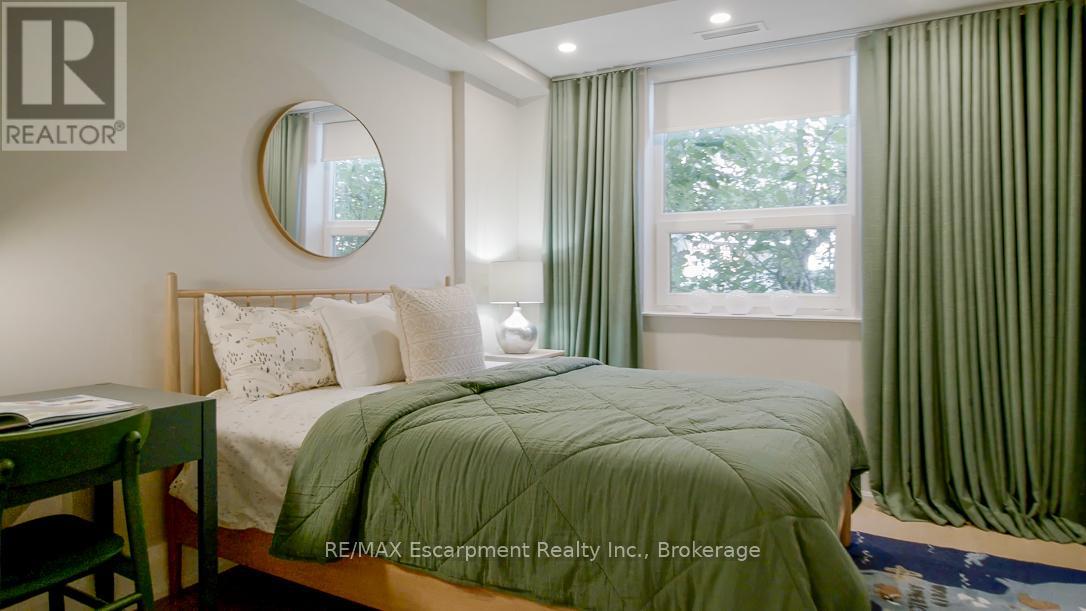 103 - 40 Old Mill Road, Oakville, Ontario  L6J 7W2 - Photo 33 - W12498242