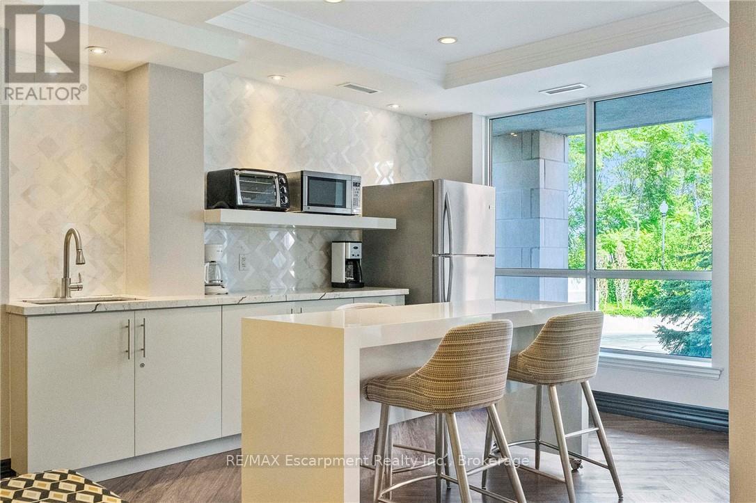 103 - 40 Old Mill Road, Oakville, Ontario  L6J 7W2 - Photo 39 - W12498242