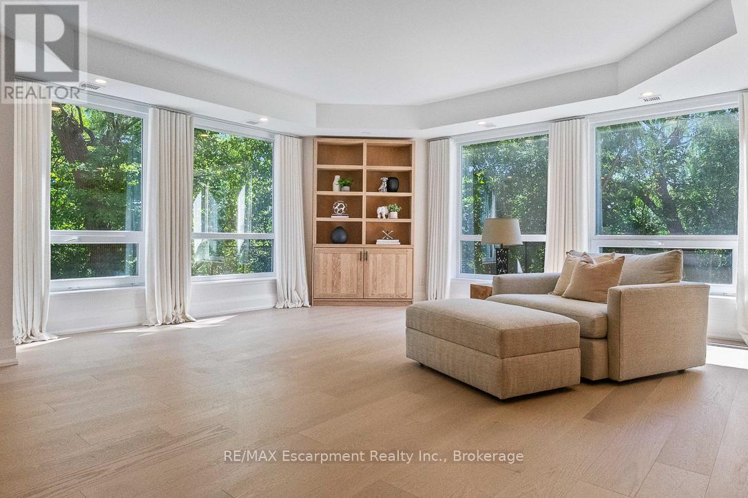 103 - 40 Old Mill Road, Oakville, Ontario  L6J 7W2 - Photo 4 - W12498242