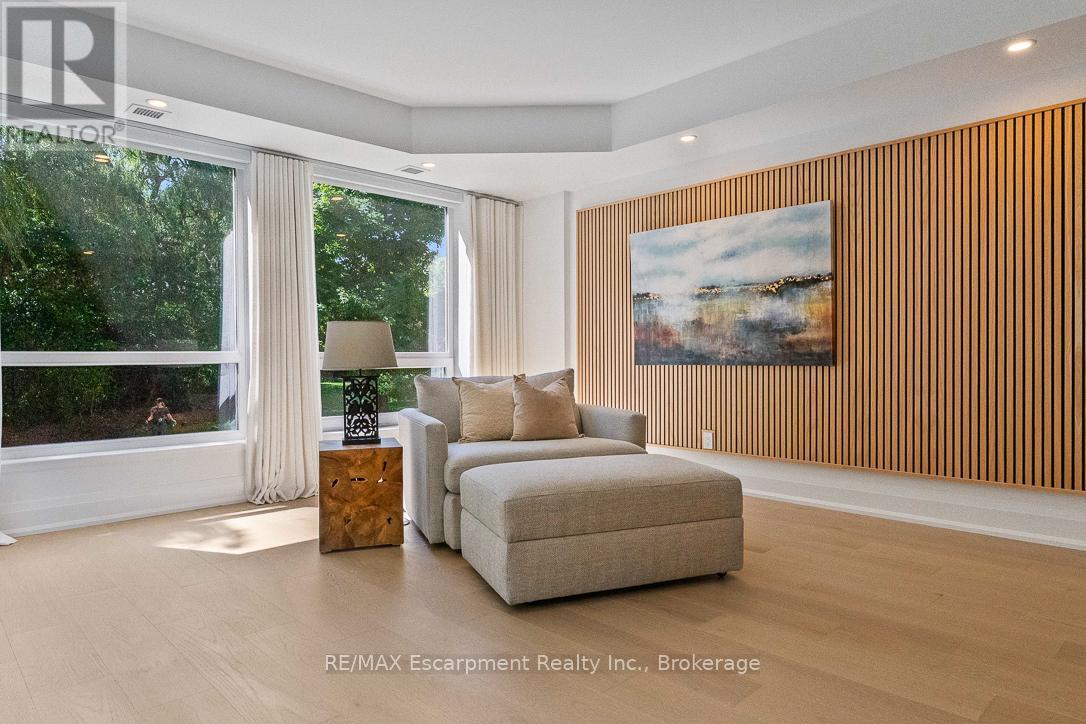 103 - 40 Old Mill Road, Oakville, Ontario  L6J 7W2 - Photo 5 - W12498242