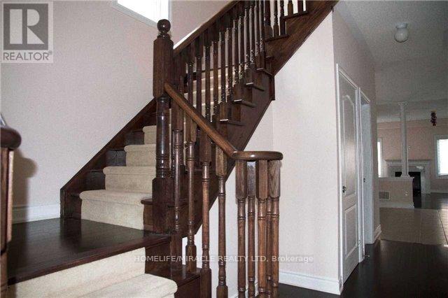 26 Red Ash Court, Brampton, Ontario  L6X 3B8 - Photo 2 - W12498224