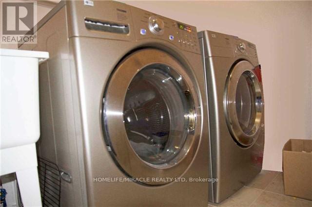 26 Red Ash Court, Brampton, Ontario  L6X 3B8 - Photo 3 - W12498224