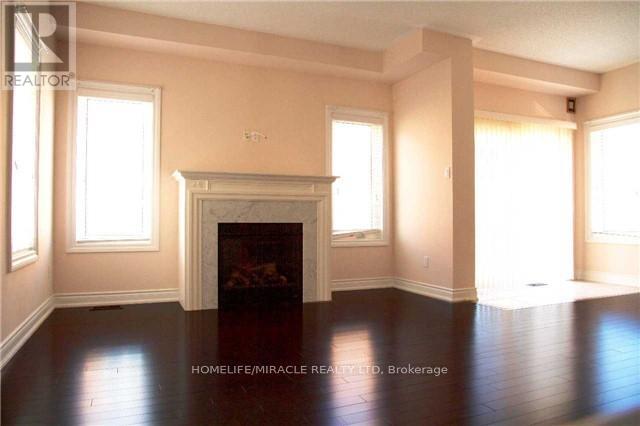 26 Red Ash Court, Brampton, Ontario  L6X 3B8 - Photo 5 - W12498224