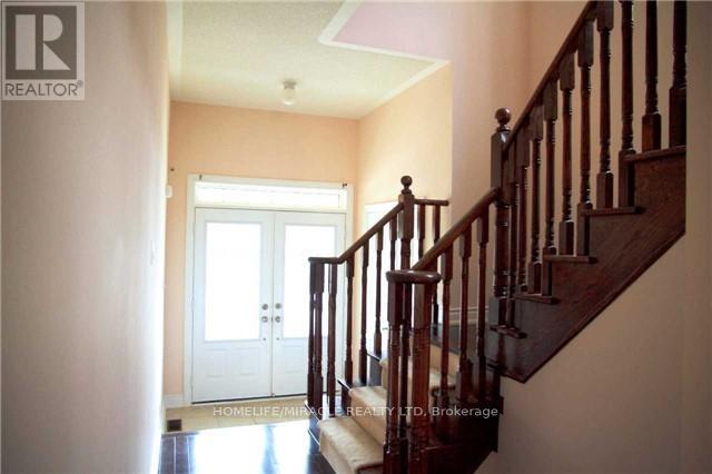 26 Red Ash Court, Brampton, Ontario  L6X 3B8 - Photo 6 - W12498224