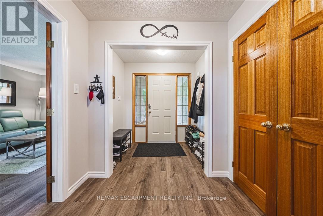 185 Comfort Court, Hamilton (Allison), Ontario  L0R 1W0 - Photo 4 - X12498196