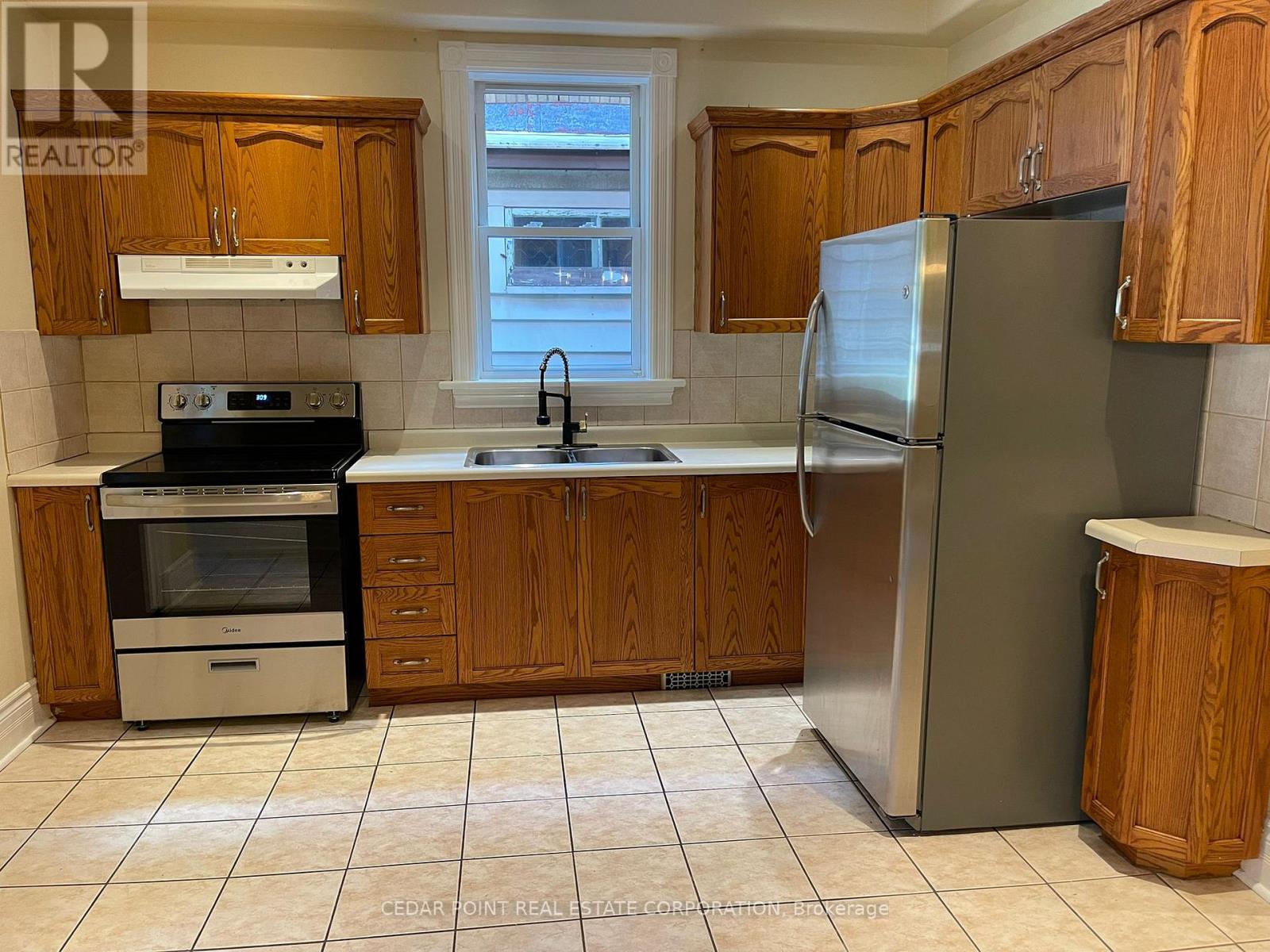 2 - 109 Carrick Avenue, Hamilton, Ontario  L8M 2W5 - Photo 3 - X12498216