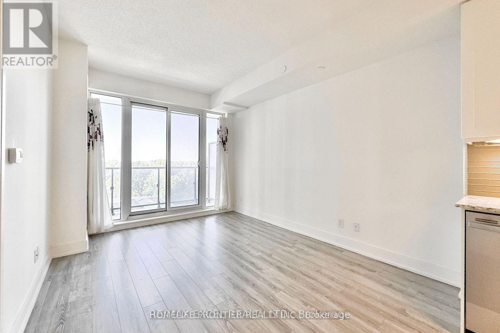 606 - 9600 Yonge Street, Richmond Hill, Ontario  L4C 0X3 - Photo 19 - N12498138