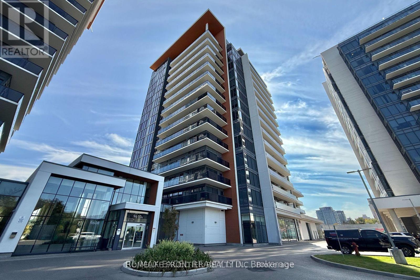 606 - 9600 Yonge Street, Richmond Hill, Ontario  L4C 0X3 - Photo 2 - N12498138