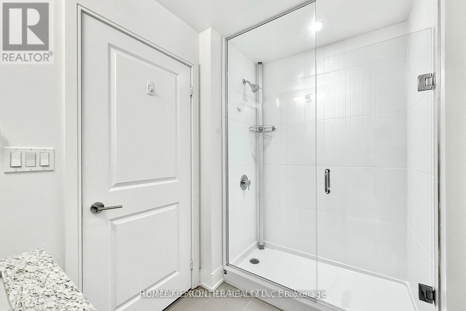 606 - 9600 Yonge Street, Richmond Hill, Ontario  L4C 0X3 - Photo 22 - N12498138