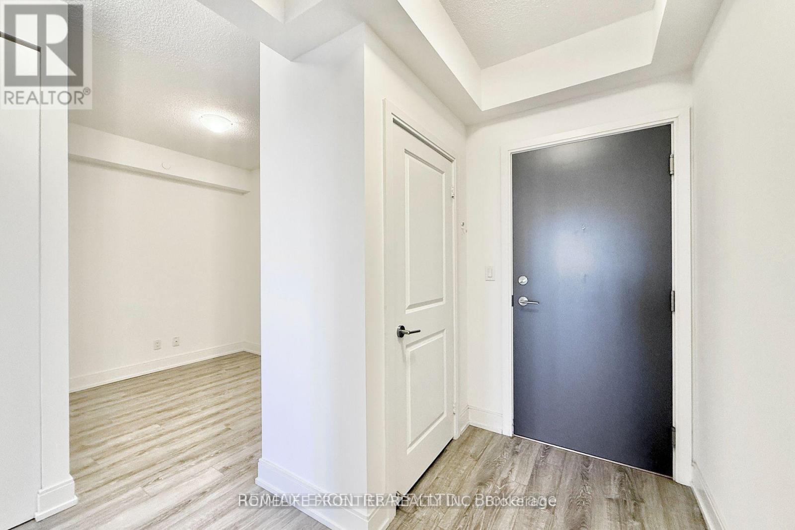 606 - 9600 Yonge Street, Richmond Hill, Ontario  L4C 0X3 - Photo 9 - N12498138