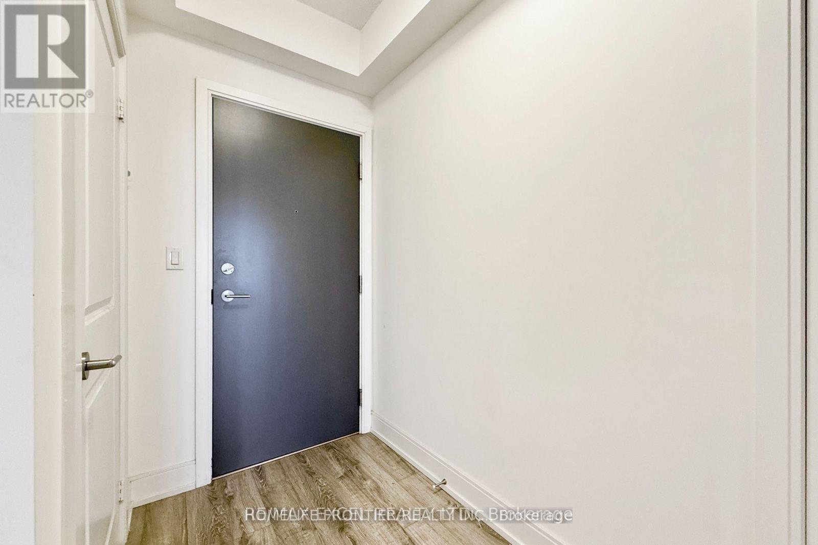 606 - 9600 Yonge Street, Richmond Hill, Ontario  L4C 0X3 - Photo 8 - N12498138