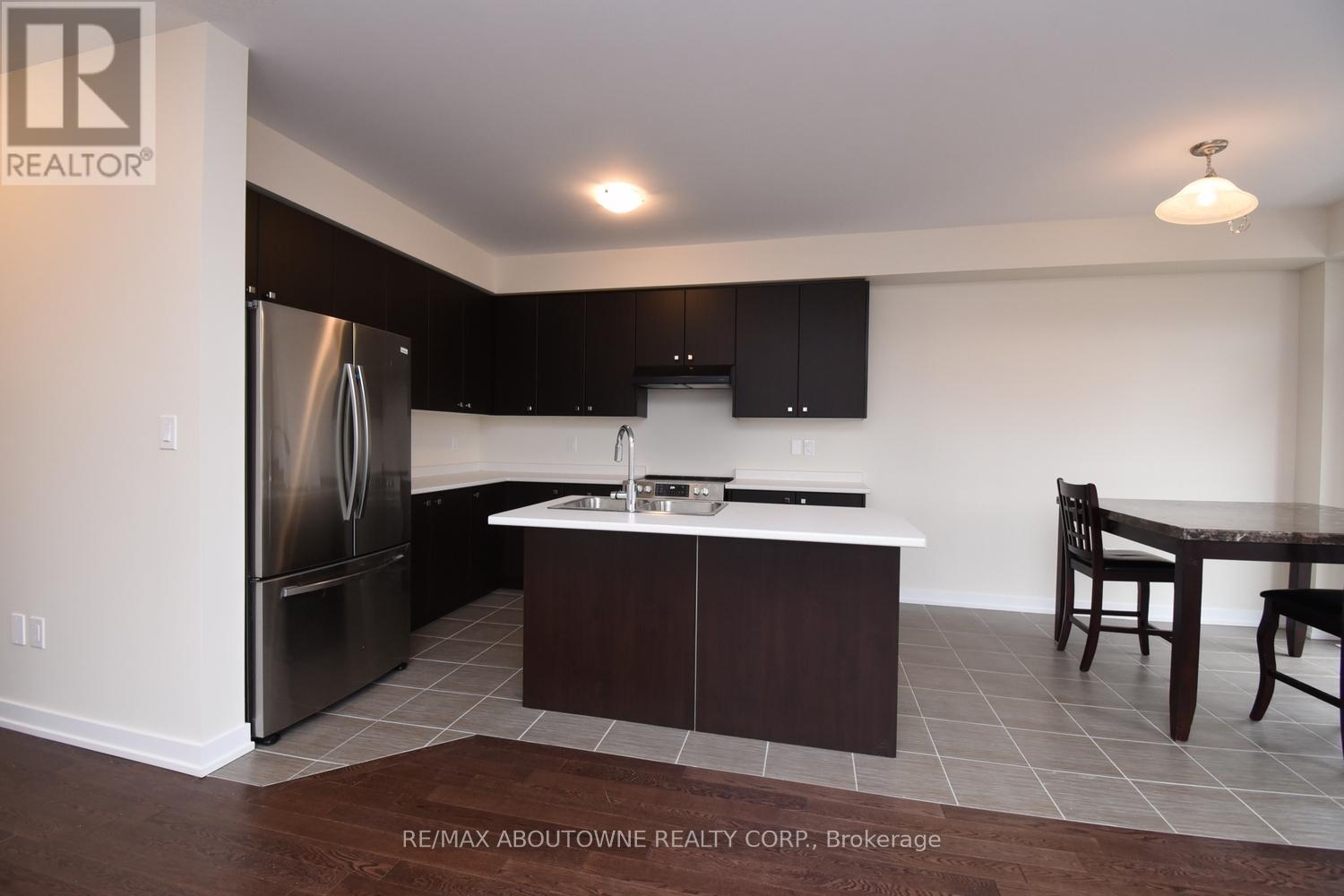 2 Sundin Drive, Haldimand, Ontario  N3W 0H1 - Photo 13 - X12497222