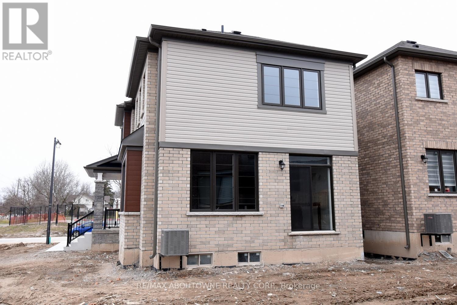 2 Sundin Drive, Haldimand, Ontario  N3W 0H1 - Photo 35 - X12497222