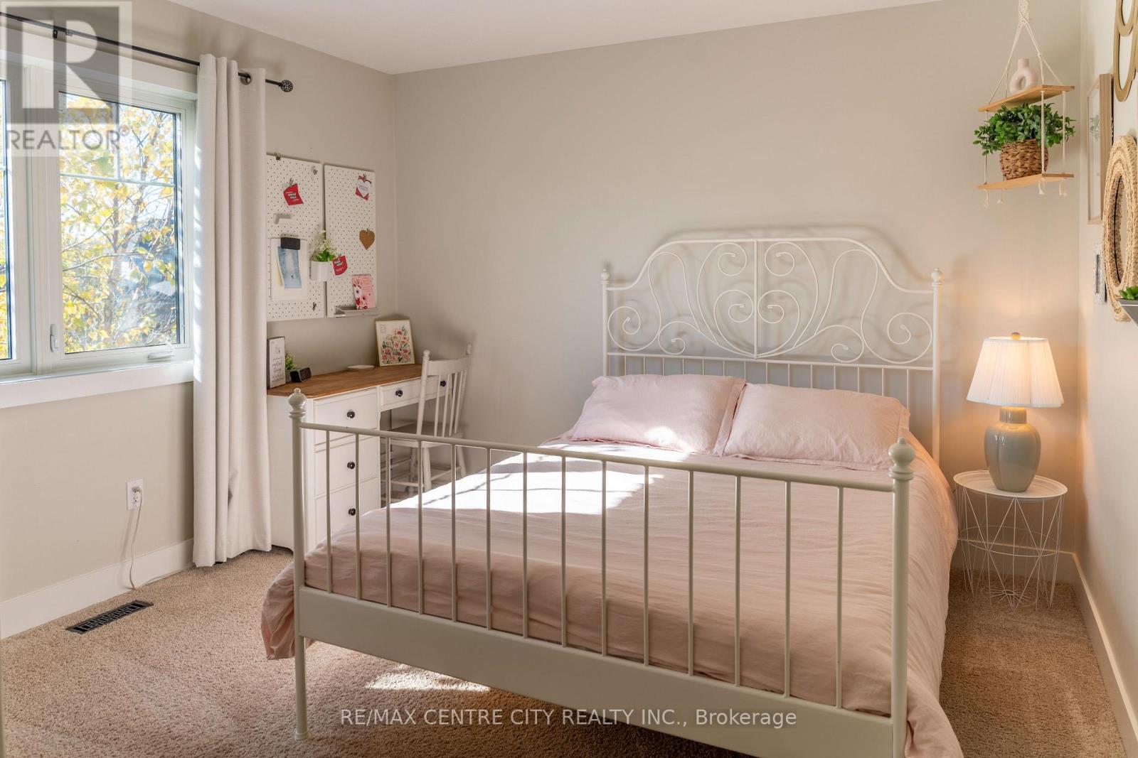 56 Caverhill Crescent, Middlesex Centre, Ontario  N0L 1R0 - Photo 30 - X12498266