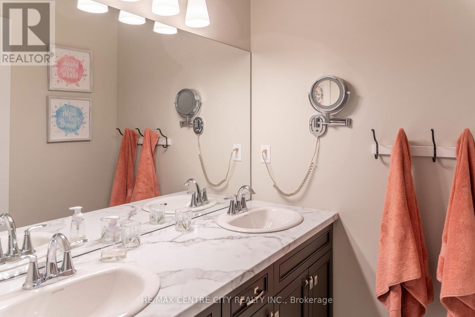 56 Caverhill Crescent, Middlesex Centre, Ontario  N0L 1R0 - Photo 34 - X12498266